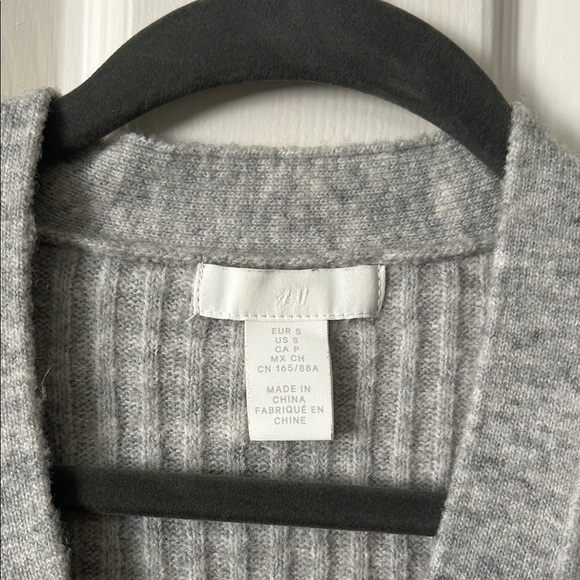 H&M Light Gray Ribbed Cardigan - Picture 2 of 2